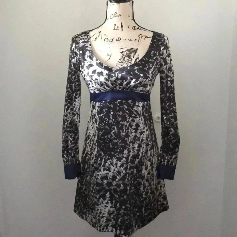 United Colors of Benetton graphic printed dress - Picture 1 of 7